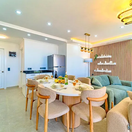 Kalkan Merkezde Modern, Havuzlu Dublex Holiday home