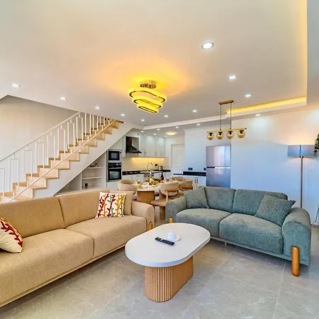Stunning Modern Duplex In Kalkan בית נופש