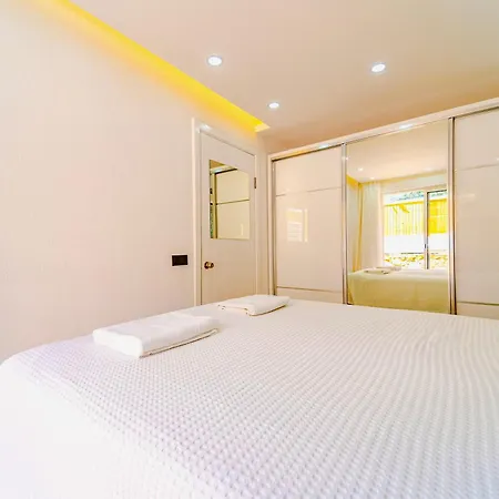 Kalkan Merkezde Modern, Havuzlu Dublex