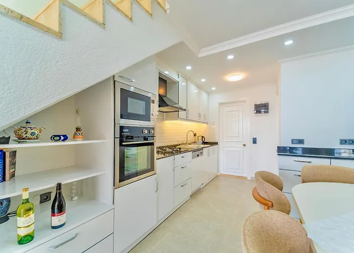 펜션 Stunning Modern Duplex In Kalkan